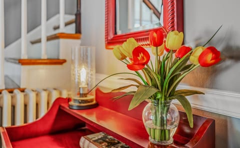 Facade/entrance, Decorative detail