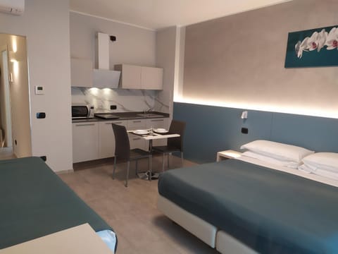 Bed, Kitchen or kitchenette, Photo of the whole room, Bedroom, minibar, stove