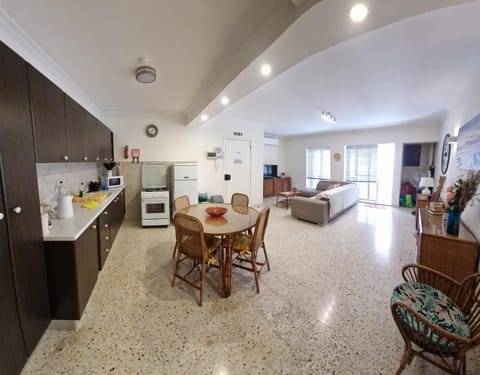 Side Seaview St Pauls Bay Apartment Apartment in Saint Paul's Bay