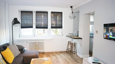 TV and multimedia, Living room, Photo of the whole room, Seating area, Dining area, Bedroom