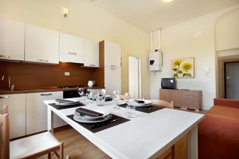 Kitchen or kitchenette, Seating area