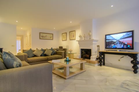 TV and multimedia, Living room, Seating area