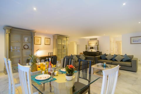 Living room, Seating area, Dining area