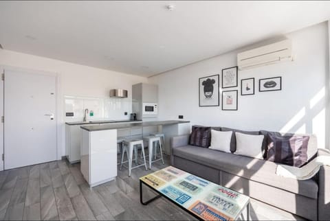 Kitchen or kitchenette, Living room, Seating area
