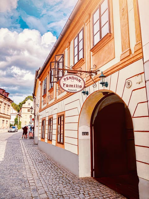 Facade/entrance