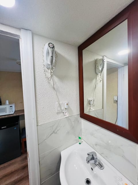 Bestway Motel Motel in Windsor