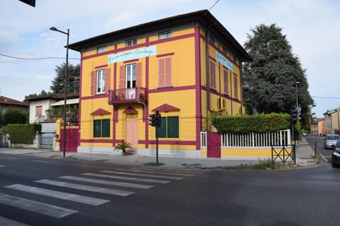 Property building, Restaurant/places to eat, Property logo or sign, Neighbourhood, City view, Street view