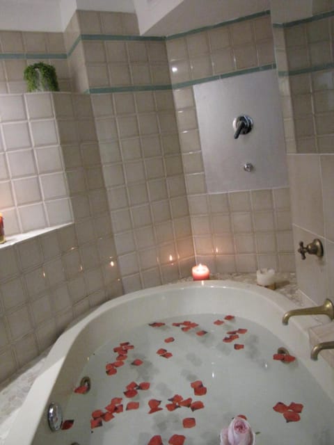 Shower, Hot Tub, Bathroom, Bath