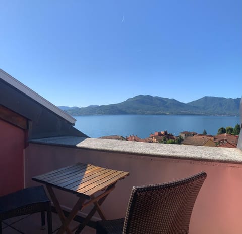 View (from property/room), Balcony/Terrace, Lake view