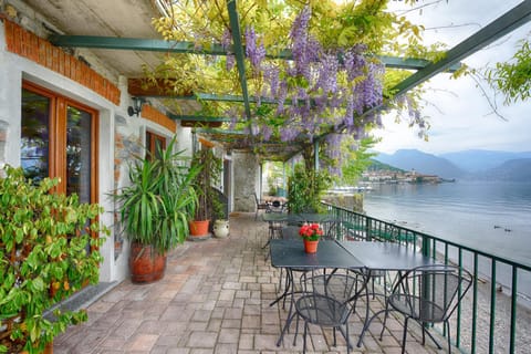 Patio, Day, Natural landscape, Garden, View (from property/room), Balcony/Terrace, Garden view, Lake view