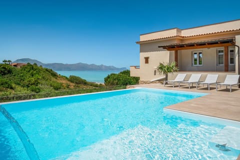 Property building, Patio, Natural landscape, Mountain view, Pool view, Sea view, Swimming pool, Swimming pool, sunbed
