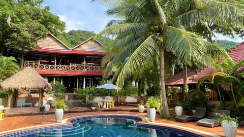 Property building, Garden, Garden view, Pool view, Swimming pool