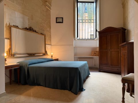Bedroom, locker
