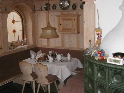 Decorative detail, Dining area
