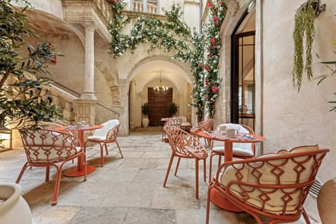 Property building, Restaurant/places to eat, Breakfast