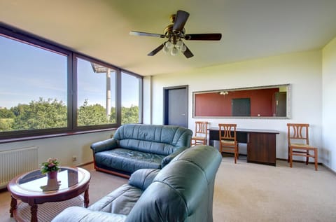 View (from property/room), Photo of the whole room, City view