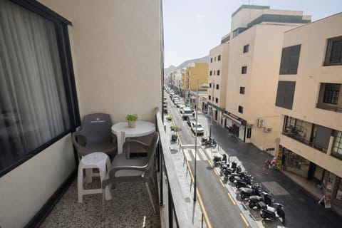 Balcony/Terrace, Street view