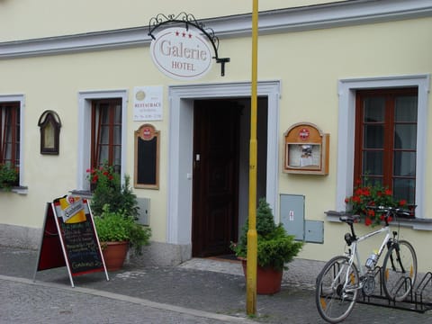 Property building, Facade/entrance