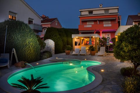 Swimming pool, Swimming pool
