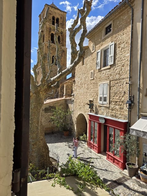 Neighbourhood, Street view