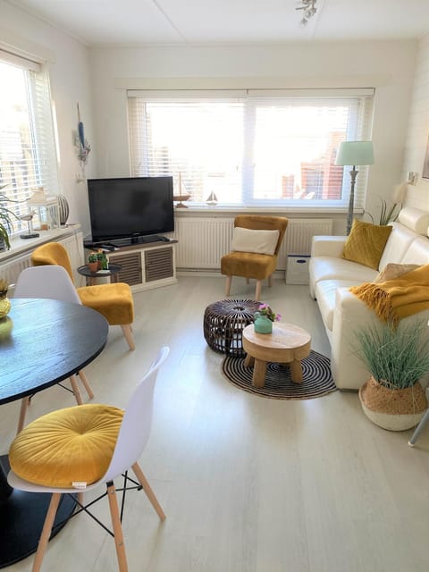 Coffee/tea facilities, Living room, Dining area