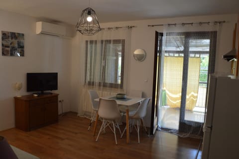 TV and multimedia, Living room, Dining area