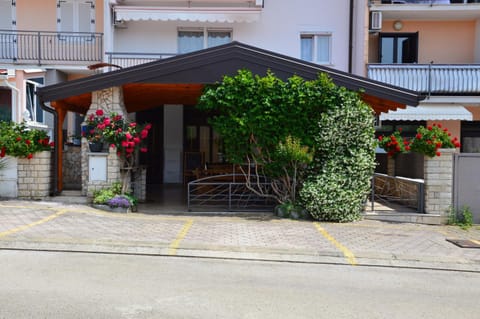 Property building, Facade/entrance