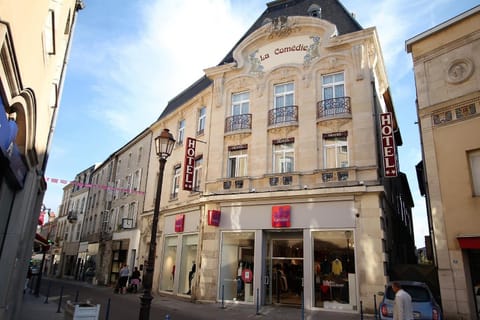 Facade/entrance