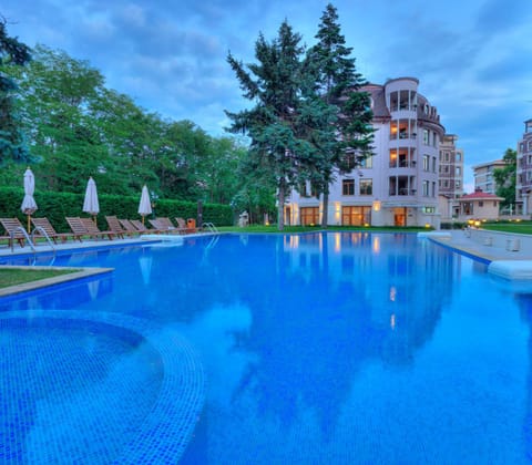 Swimming pool, Swimming pool