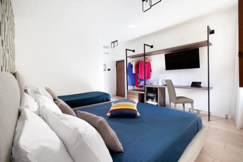 Bed, TV and multimedia, Photo of the whole room, Bedroom, hair dresser