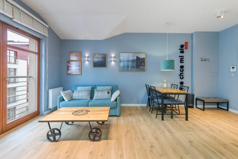 View (from property/room), Living room, Seating area, Dining area