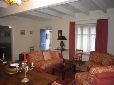 Maison familiale proche port à Sauzon, WIFI inclus - FR-1-418-11 House in Brittany