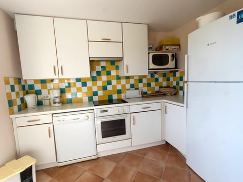 Maison tranquille avec jardin proche plage et commerce - FR-1-418-21 House in Brittany