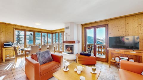 Communal lounge/ TV room, Living room