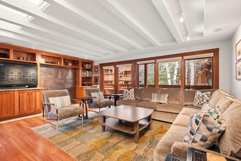 Fasching Haus Unit 9 & 10, 6 Bedroom, 6 BTH Condo, 2 Blocks to Downtown Aspen House in Aspen