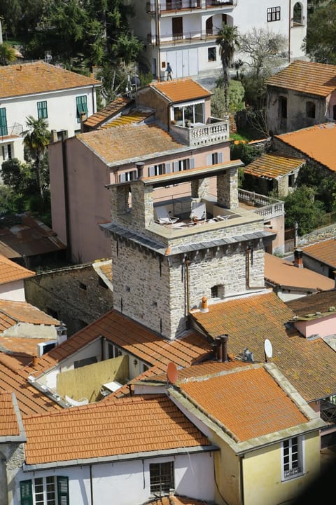 Facade/entrance, Bird's eye view