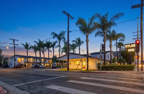 Property building, Day, Night, Location, Parking