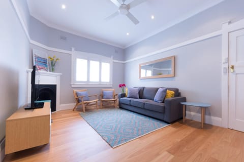 Living room, Photo of the whole room