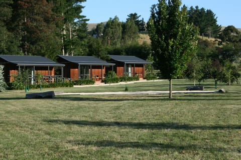Restaurant/places to eat, Natural landscape, Area and facilities, Supermarket/grocery shop, Swimming pool