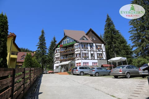 Facade/entrance, Street view, Location, Parking
