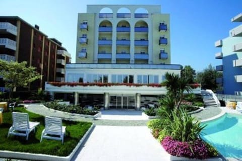 Property building, Day, Swimming pool