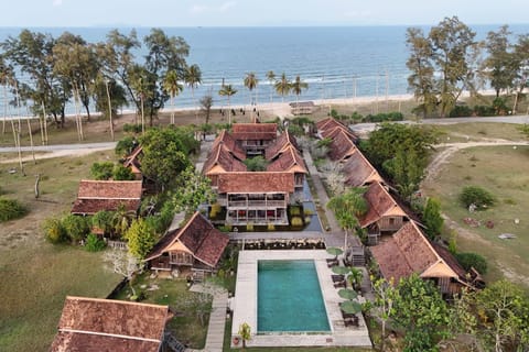 Property building, Day, Natural landscape, Bird's eye view, Beach, Pool view, Sea view, Swimming pool