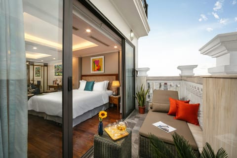 Photo of the whole room, City view, Lake view, Street view