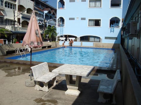 Swimming pool, Swimming pool