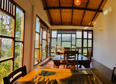 Restaurant/places to eat, Dining area, Breakfast