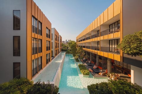 Property building, Day, Swimming pool