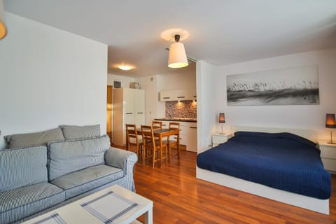 Bed, Seating area, Bedroom