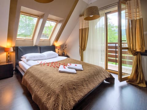 Bed, Day, Summer, Balcony/Terrace, Photo of the whole room, Bedroom