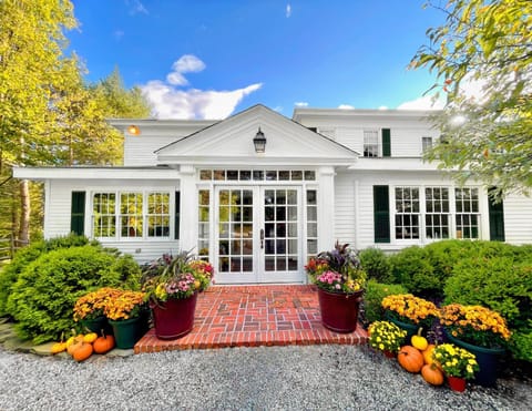 Property building, Facade/entrance, Spring, Day, Internal: Not applicable to any particular room