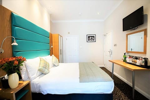 Bed, Coffee/tea facilities, Photo of the whole room, Bedroom
